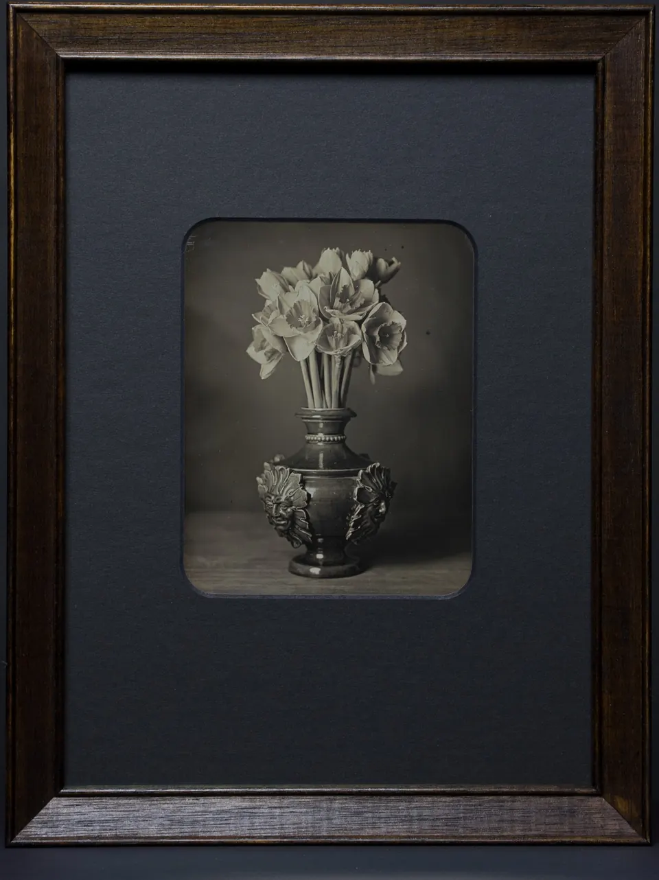 Gerahmte Daguerreotypie: Narzissen in der Vase.